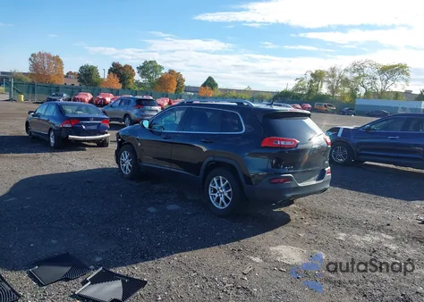 2015 Jeep Cherokee Latitude z USA, uszkodzony, nr VIN 1C4PJMCS1FW624301